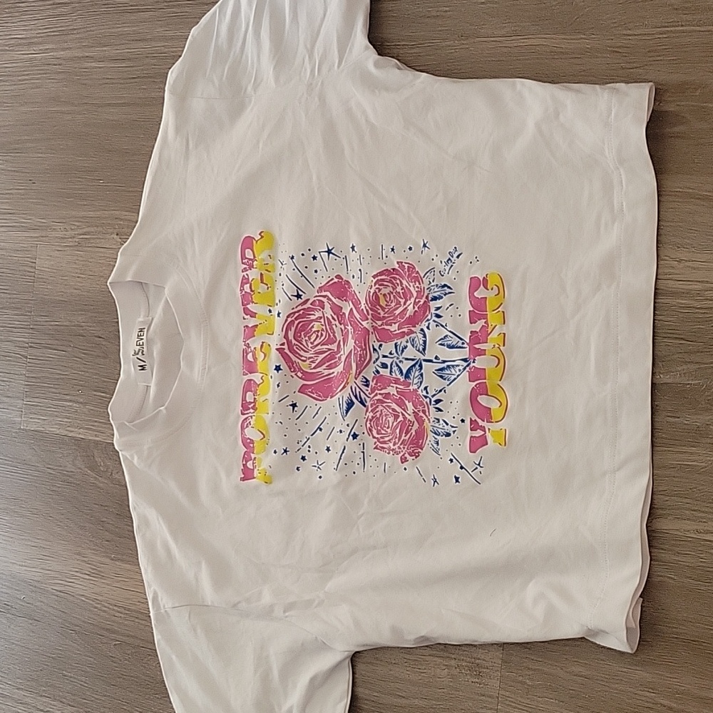 Girls graphic tee. Brand= MSeven. Size= 10-12. Color=White
